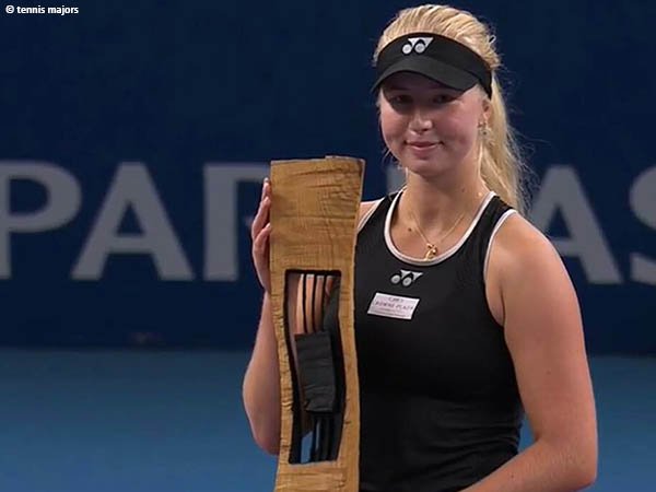 Clara Tauson naik podium juara Luxembourg Open 2021