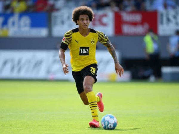 Axel Witsel mengaku ingin bantu para pemain muda Borussia Dortmund