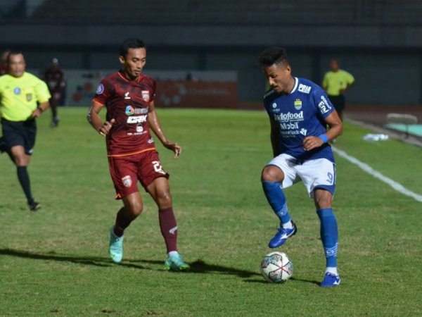 Striker Persib, Wander Luiz kesulitan membongkar pertahanan lawan.