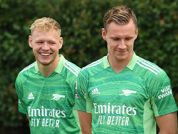 Bernd Leno dan Aaron Ramsdale bersaing di Arsenal