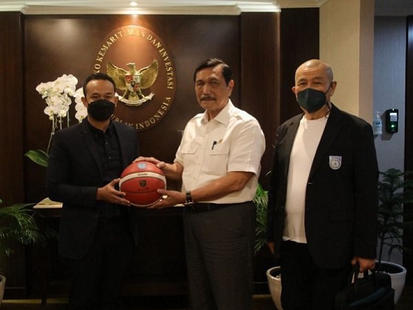 Direktur Utama IBL, Junas Miradiarsyah ketika menemui Luhut Binsar Pandjaitan. (Images: IBL)