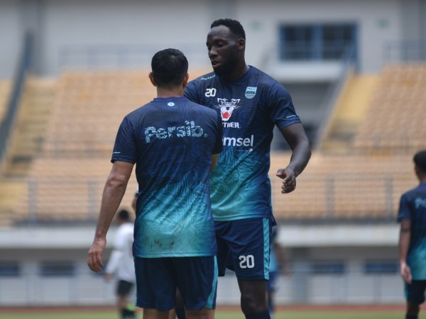 Striker Persib, Geoffrey Castillion disebut Robert Rene Alberts sudah membaik kondisinya.