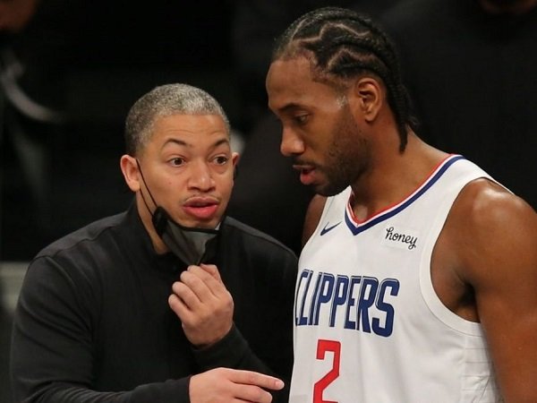 Tyronn Lue siapkan starter baru tanpa kehadiran Kawhi Leonard di dalamnya.