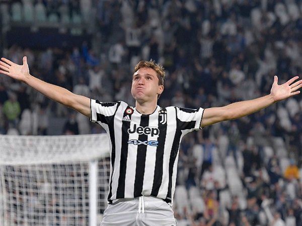 Massimiliano Allegri sebut Federico Chiesa bisa main sebagai striker.