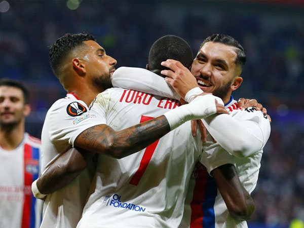 Lyon pimpin grup A dengan nilai sempurna setelah tekuk Brondby 3-0