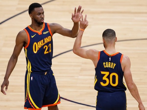 Stephen Curry senang karena Andrew Wiggins sudah terima jatah vaksinnya.