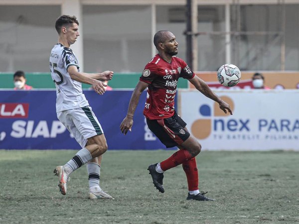 Pemain senior Bali United, Leonard Tupamahu