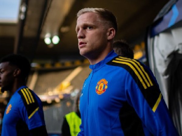 Gabby Agbonlahor sarankan Manchester United untuk lepas Donny van de Beek