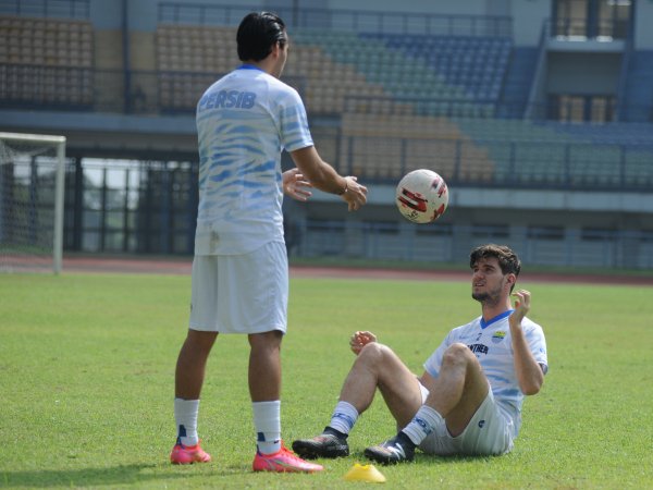 Bek Persib, Nick Kuipers