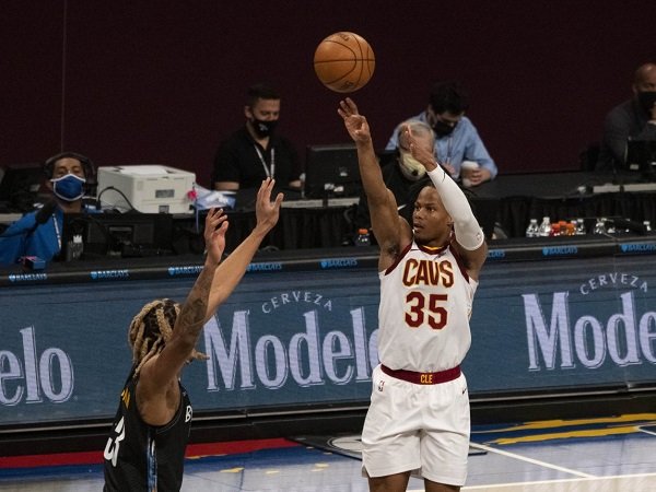 JB Bickerstaff beri tantangan kepada Isaac Okoro untuk bermain di posisi small forward.