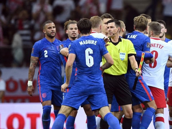 FIFA Tidak Ambil Tindakan Atas Bentrokan Kyle Walker dan Kamil Glik