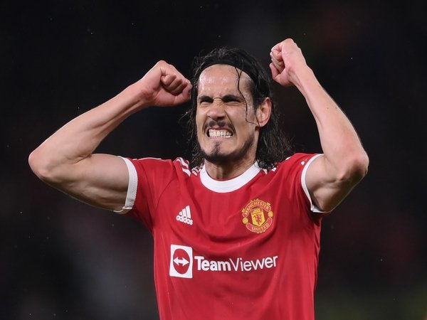 Edinson Cavani mendapat saran dari salah satu legenda EPL untuk segera cabut dari Manchester United di bursa transfer Januari / via Getty Images
