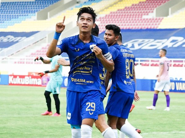 Pemain PSIS Semarang, Septian David Maulana merayakan gol ke gawang Persik Kediri
