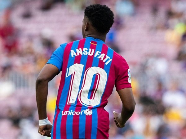 Ansu Fati klaim tidak merasa terbebani oleh nomor punggung 10 peninggalan Lionel Messi.