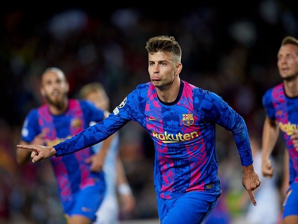 Gerard Pique catat rekor di Liga Champions usai bobol gawang Dynamo Kiev.