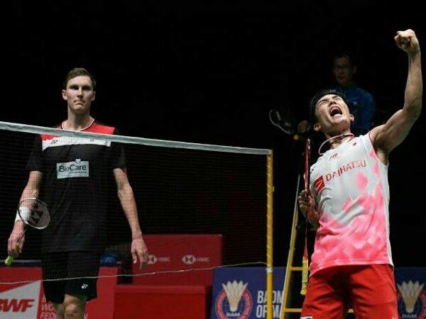 Viktor Axelsen Versus Kento Momota di Final Denmark Open 2021