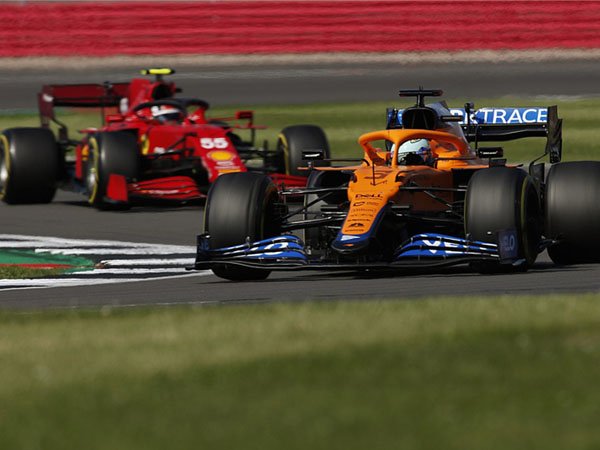 Daniel Ricciardo vs Carlos Sainz