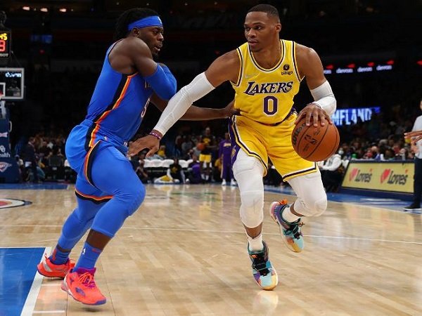 Russell Westbrook saat melawan Oklahoma City Thunder. (Images: Getty)