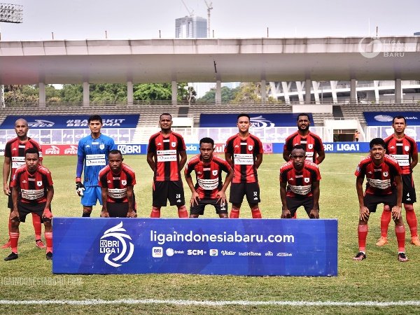Pemain Persipura ketika berfoto jelang laga