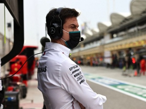 Toto Wolff tidak mau salah langkah dalam membimbing George Russell.