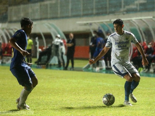 Esteban Vizcarra ketika menghadapi PSIS