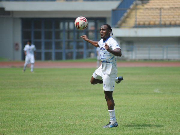 Bek Persib, Victor Igbonefo