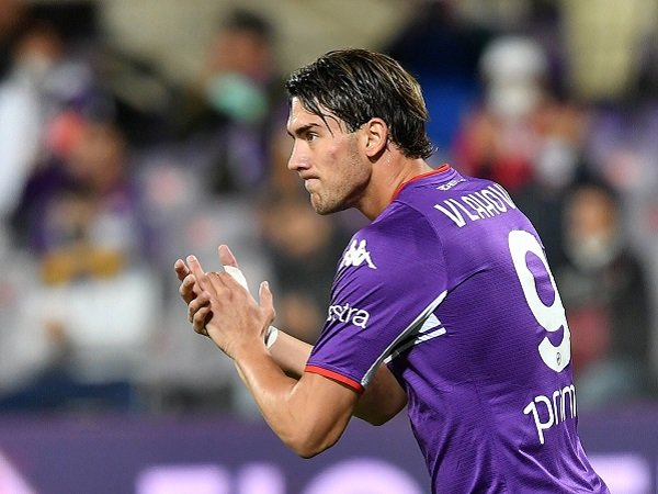 Fiorentina rela jual Dusan Vlahovic ke mana saja asal bukan Juventus.