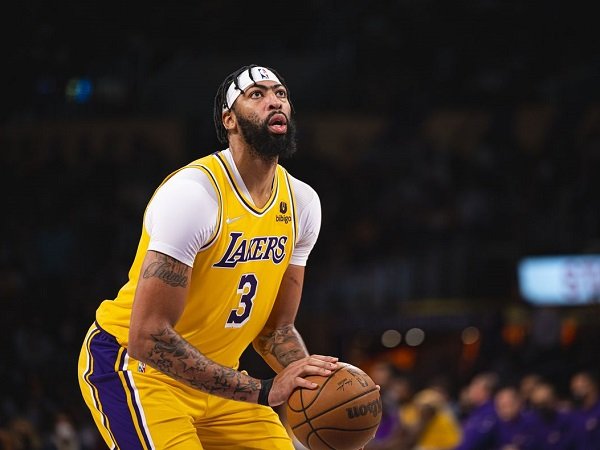 Anthony Davis belum tentu bermain di laga kontra Portland Trail Blazers.