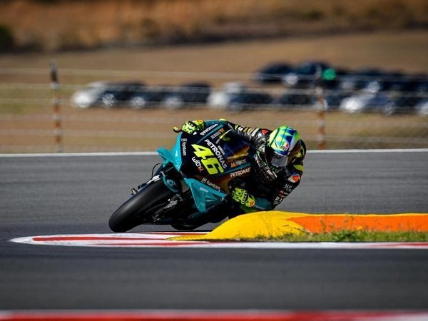 Valentino Rossi apresiasi bantuan kru timnya saat menjalani kualifikasi GP Algarve.