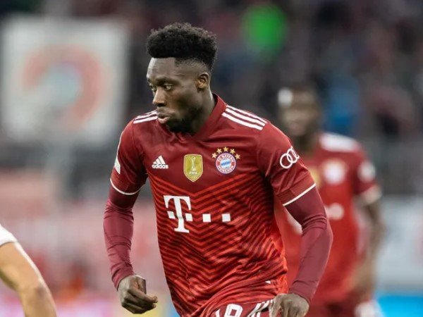 Alphonso Davies Naik Pitam