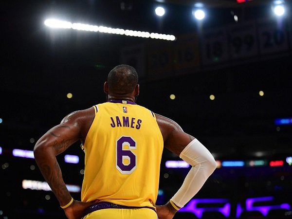 LeBron James berpotensi absen lebih lama dari perkiraan.