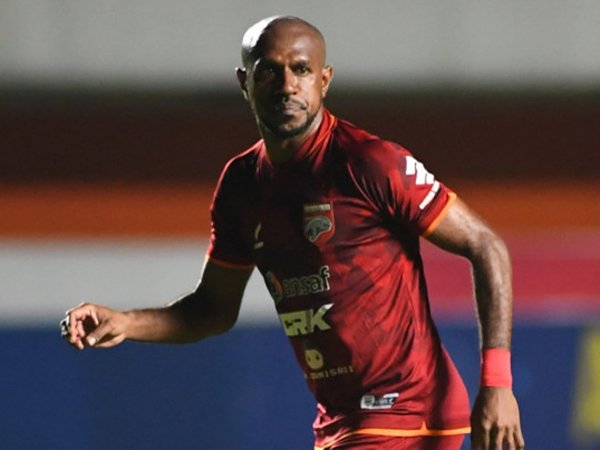 Mantan penyerang Persipura Jayapura yang kini memperkuat Borneo FC, Boaz Solossa