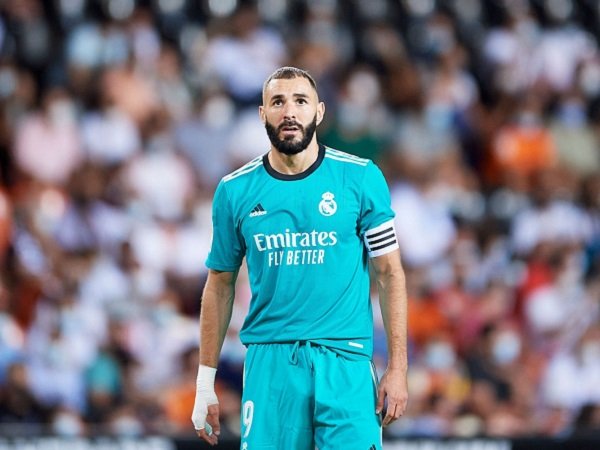 Karim Benzema dihukum selama setahun usai dinyatakan bersalah.