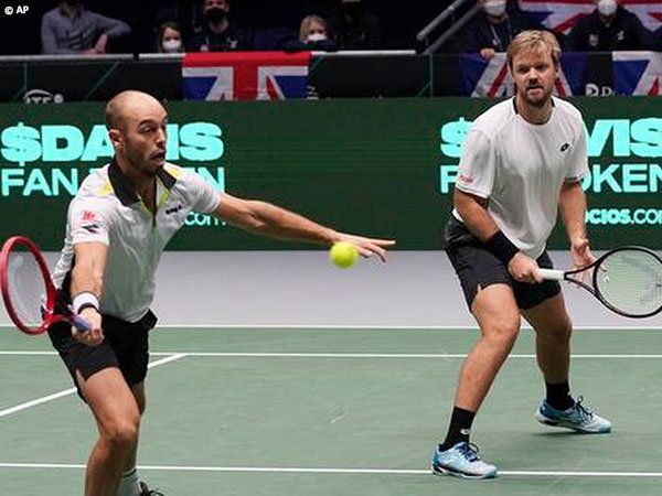 Kevin Krawietz dan Tim Puetz persembahkan kemenangan penentu di perempatfinal Davis Cup Finals 2021