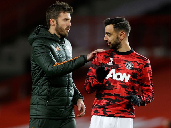 Bruno Fernandes dan Michael Carrick.