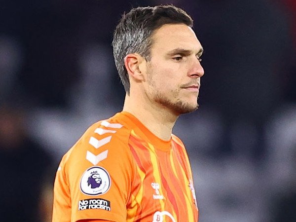Hasenhuttl Mempertanyakan Profesionalisme Alex McCarthy