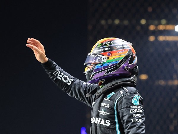 Lewis Hamilton rebut pole position di kualifikasi F1 GP Arab Saudi.