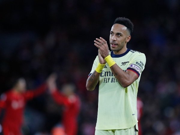 Masa depan Pierre-Emerick Aubameyang bersama Arsenal tengah menjadi tanda tanya setelah sang striker diburu oleh lima klub elite Eropa / via Getty Images