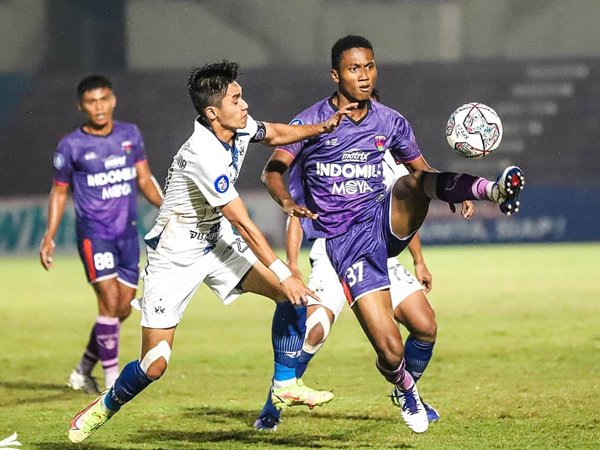 Laga Persita Tangerang kontra PSIS Semarang