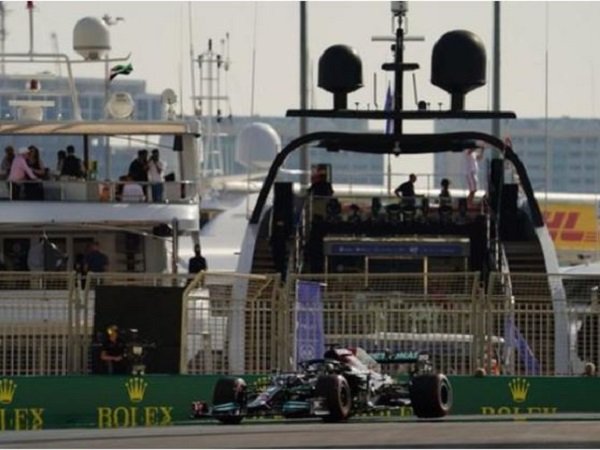 Hasil fantastis dibuat Lewis Hamilton