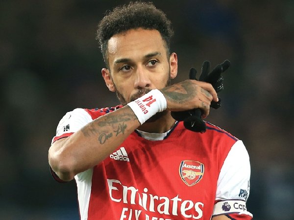 Pierre-Emerick Aubameyang melakukan pelanggaran disiplin di Arsenal