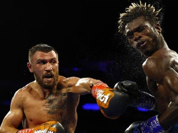 Vasyl Lomachenko ketika bertarung melawan richard Commey. (Images: Getty)