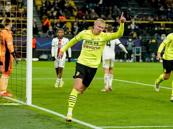 Presiden Barcelona kabarnya bahas Erling Haaland dengan Mino Raiola.