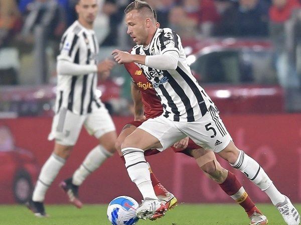 Arthur Melo bisa ditukar dengan Gonzalo Villar ke AS Roma.