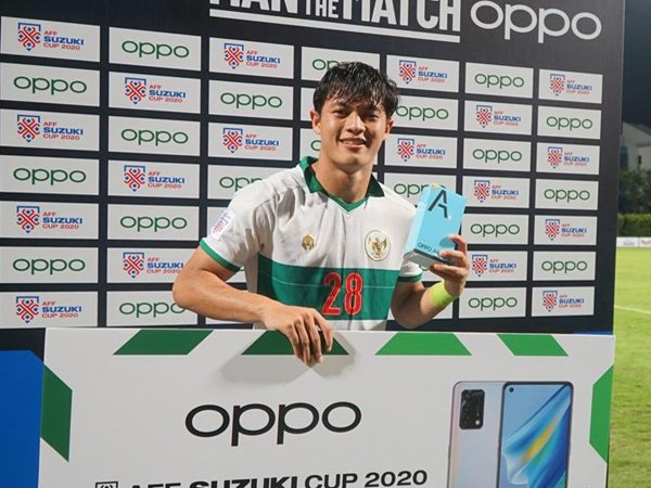 Pemain timnas Indonesia, Alfeandra Dewangga saat menghadapi Vietnam