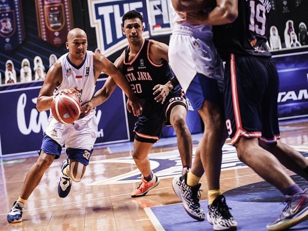 Arki Dikania Wisnu sumringah karena perkembangan basket Indonesia sudah makin baik.