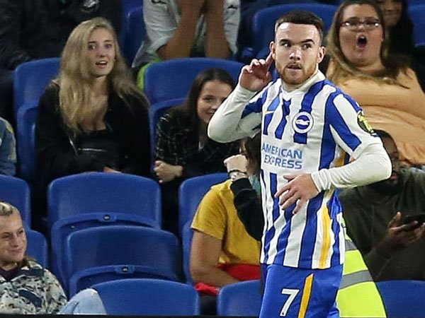 Brighton Resmi Pinjamkan Aaron Connolly ke Middlesbrough