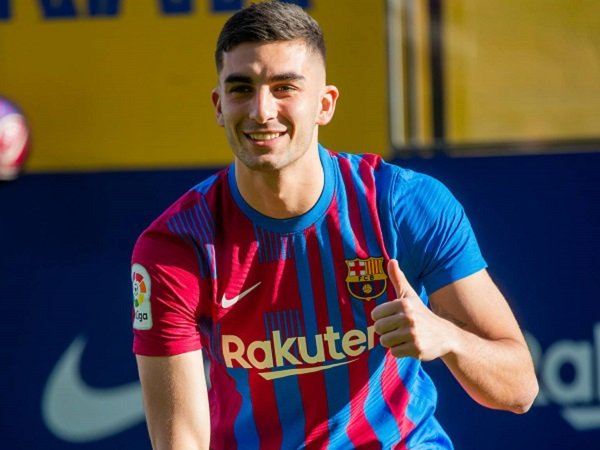Barcelona umumkan Ferran Torres dan Pedri terjangkit COVID-19