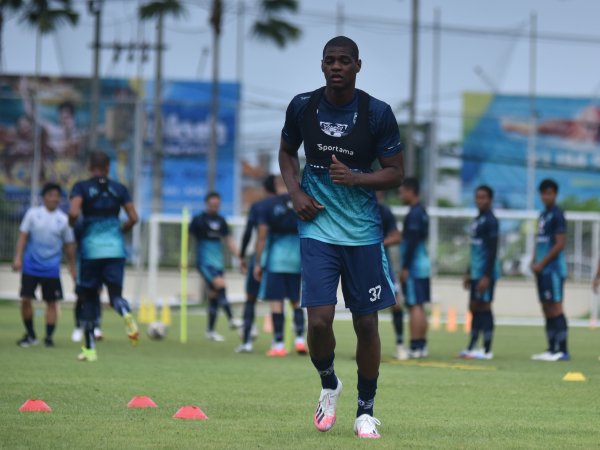 Robert Rene Alberts membeberkan proses adaptasi Bruno Cantanhede dan David da Silva