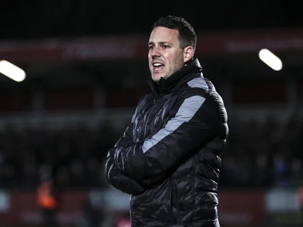 Pelatih Chesterfield, James Rowe  (Sumber: IMAGO / PA Images)